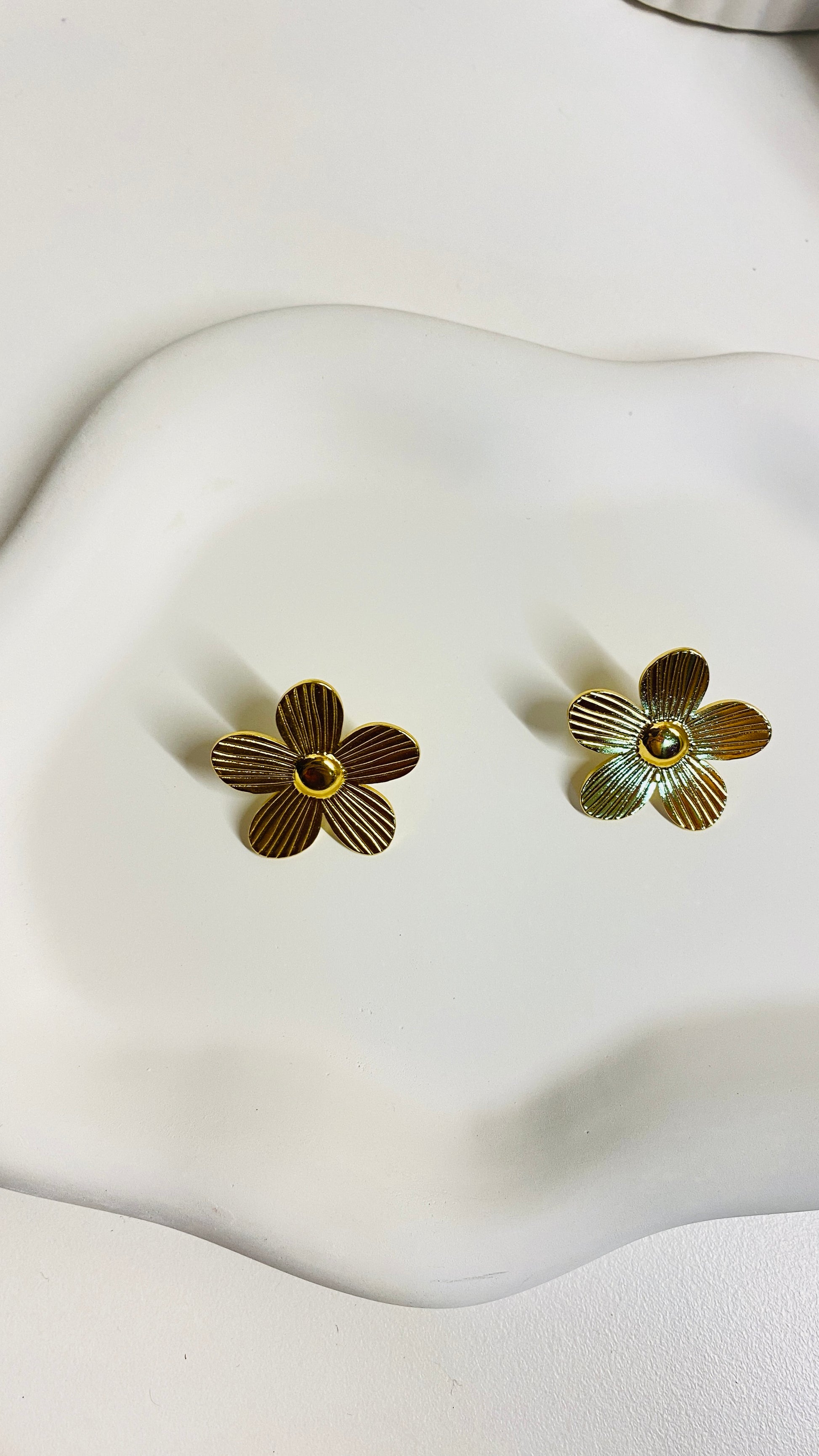 18K gold plated anti tarnish waterproof floral stud earrings