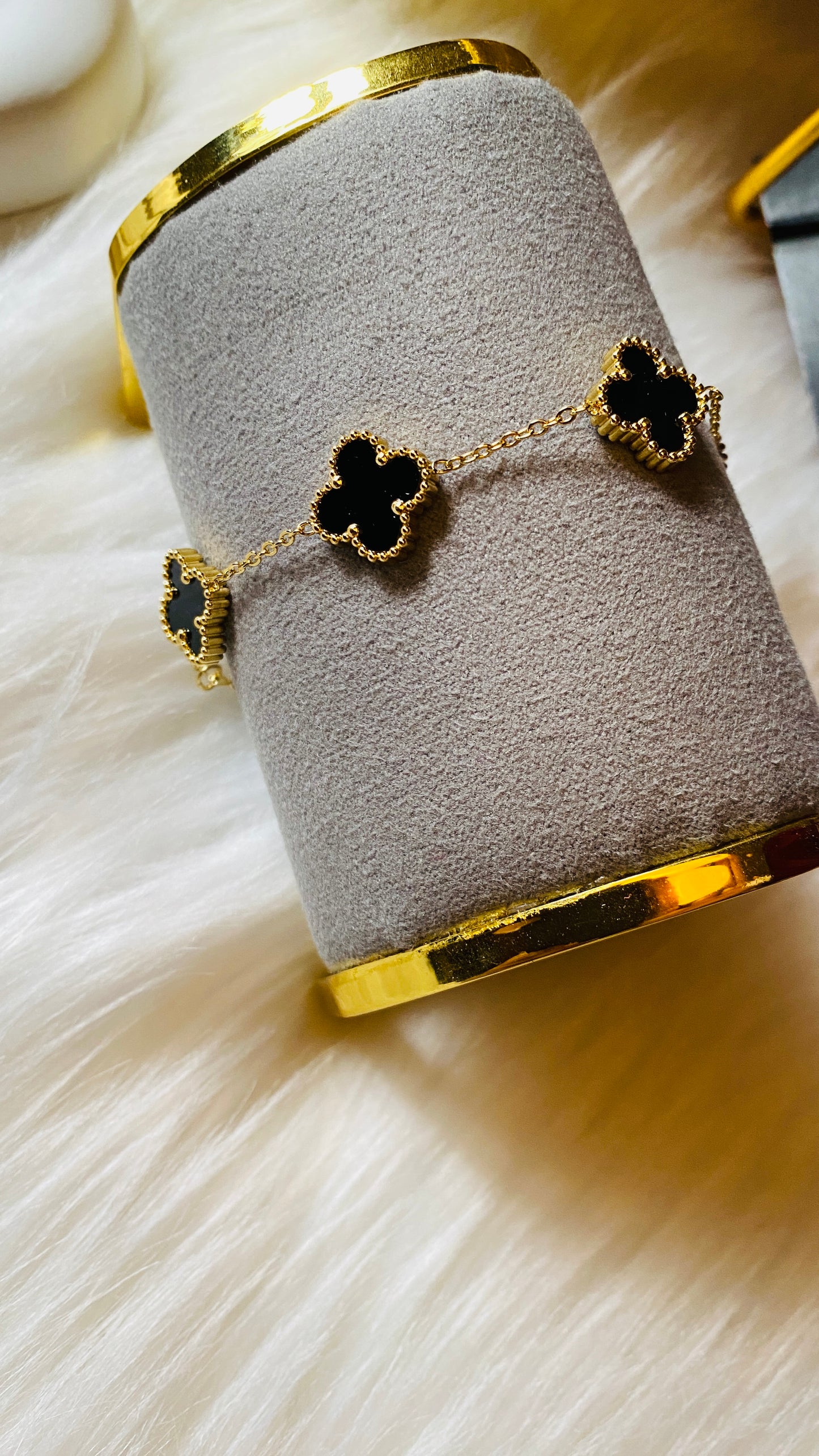 Elegant Black Clover Bracelet