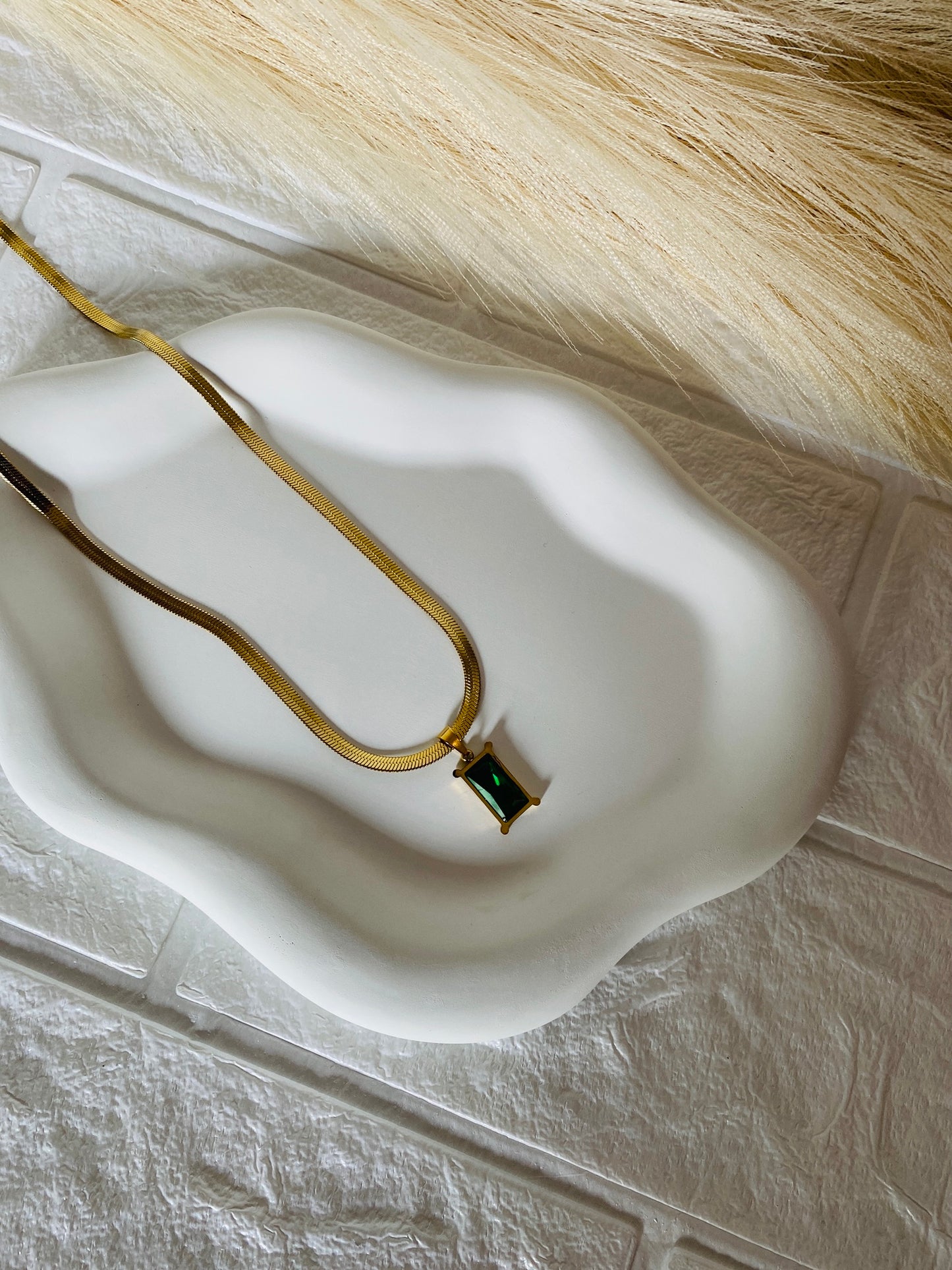 affordable gold jewelry for women, trendy gold necklace, emerald jewelry India